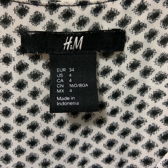 H&M Top - Picture 2 of 3